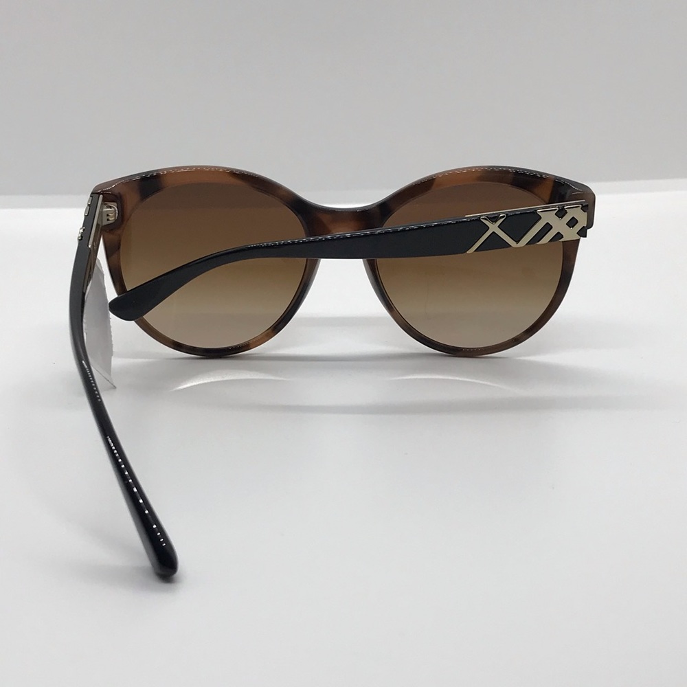 Burberry - Picture 3 of 5
